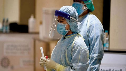 فرق صحية في أحد مستشفيات المملكة