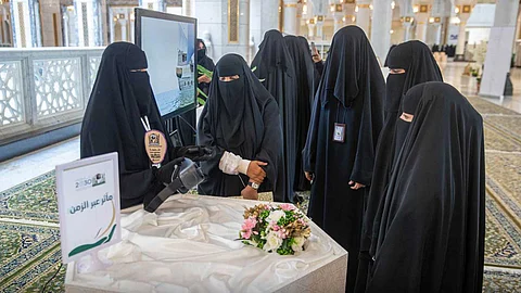 منظومة العمل النسائي بالمسجد الحرام.