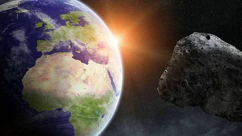 كويكب ضخم يقترب من الأرض