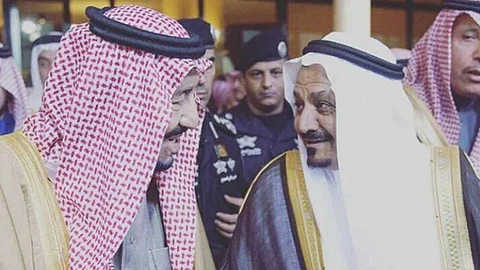 رئيس مجلس إدارة شركة ابن سمار، مسعد بن سمار العتيبي خلال لقاء سابق مع خادم الحرمين الشريفين الملك سلمان بن عبدالعزيز