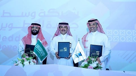 جانب من توقيع الاتفاقية بين ناديي النصر والهلال ومشروع القدية