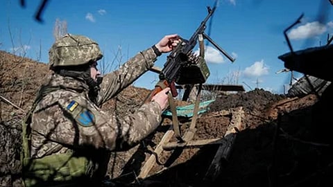 الجيش الأوكراني يعلن مقتل جندي وإصابة 6 آخرين في قصف للانفصاليين