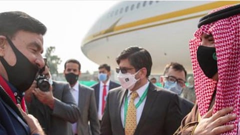 وزير الداخلية يصل إلى باكستان