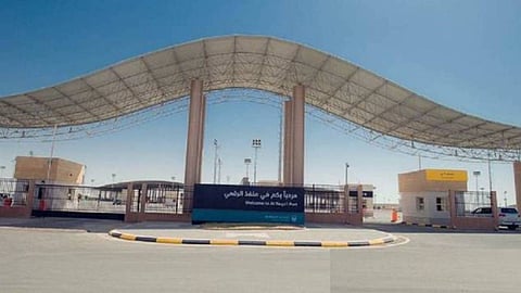 مناشدة عالقين في منفذ الرقعي الحدودي