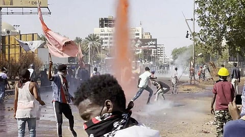 الأمن السوداني يُطلق قنابل الغاز لمنع المتظاهرين من الوصول للقصر الرئاسي