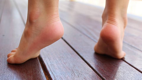 سخونة القدمين