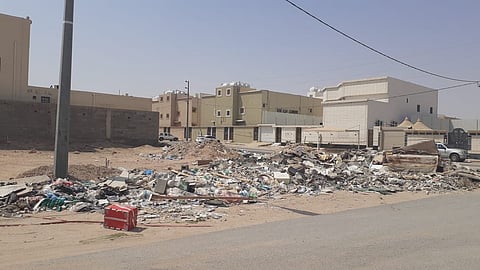 أمانة حفر الباطن ترفع مخلفات البناء