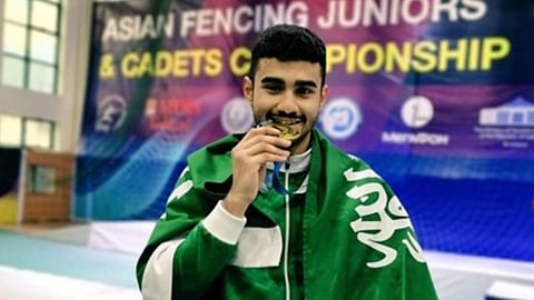 حسين الطويل لاعب المنتخب السعودي للمبارزة