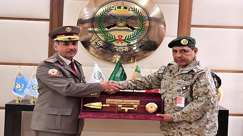 الفريق الركن فهد المطير يستقبل قائد القوات البرية القطرية