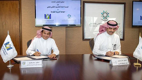 جانب من توقيع مذكرة تفاهم بين الجامعة العربية المفتوحة و«التدريب التقني»