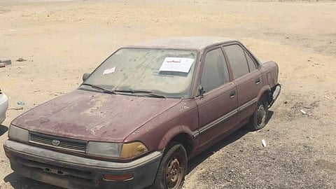 إحدى السيارات التالفة