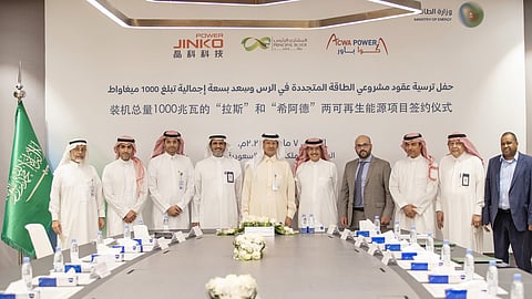 جانب من توقيع عقود شراء الطاقة لمشروعين للطاقة المتجددة في الرَّس وسِعد