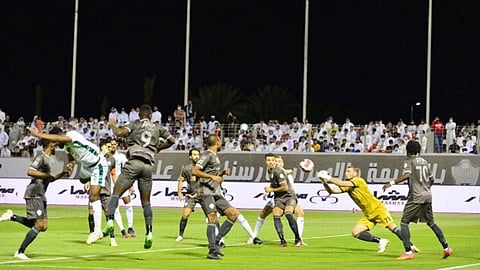 مباراة الأهلي والطائي