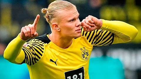 هالاند لاعب بوروسيا دورتموند