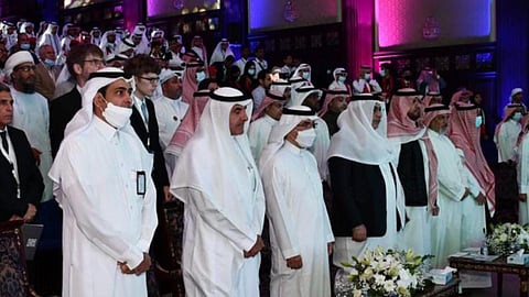 «العاصمي» يشكر القيادة.. ويؤكد للطلاب الفائزين بأولمبياد الرياضيات: «أنتم أمل أوطانكم»