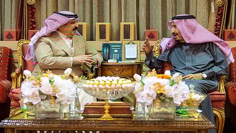 خادم الحرمين الشريفين يستقبل ملك البحرين