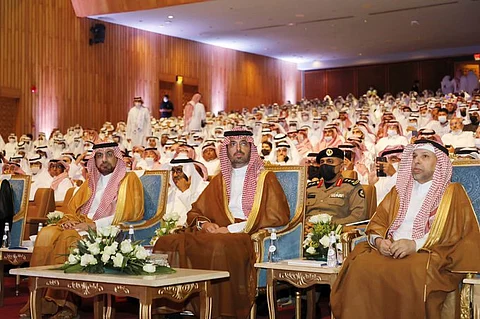 محافظ جدة يكرم الطلاب بحفل سفراء التفوق