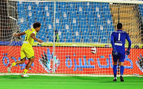 تاوامبا أمل التعاون في هز شباك أبها بدوري المحترفين السعودي
