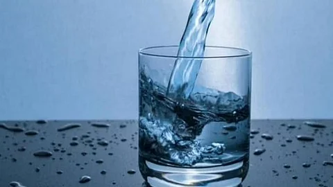 شرب الماء