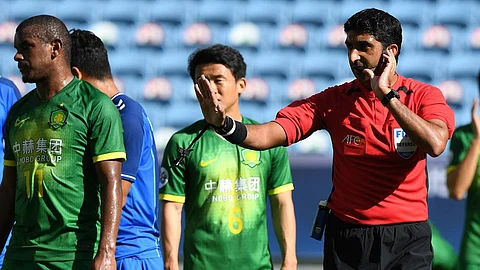 محمد عبدالله حسن أدار مباراة الهلال بنهائي دوري أبطال آسيا