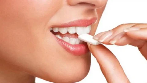 أضرار مضغ العلك