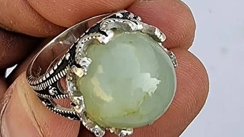 حجر كريم من نوع «بريهنيت»