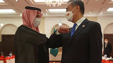 الأمير فيصل بن فرحان ووزير خارجية الصين
