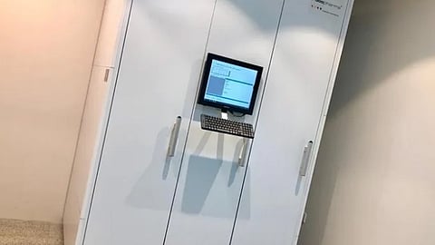 جهازًا لصرف الأدوية آليًّا