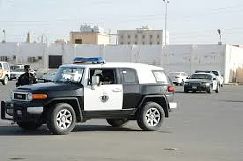 سيارة تابعة لدورية أمنية