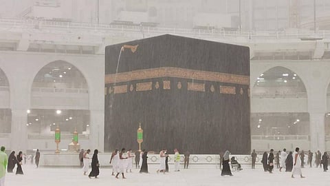 هطول أمطار على المسجد الحرام