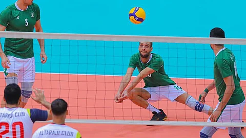 طائرة الأهلي تواصل التحليق بعيدًا