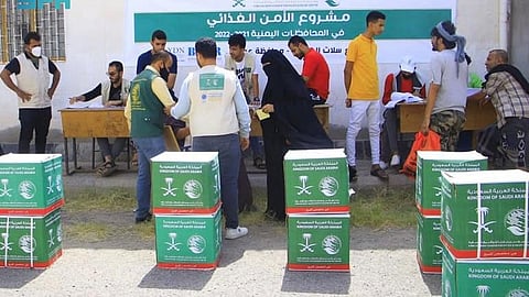 مساعدات غذائية لـ 1500 أسرة بعدن