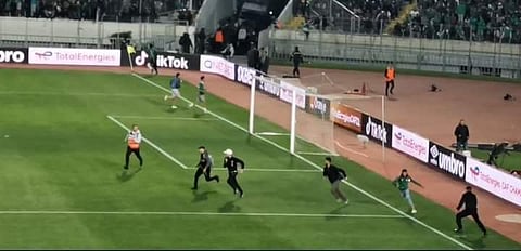 جماهير الرجاء تقتحم ملعب محمد الخامس قبل مواجهة الأهلي في دوري أبطال إفريقيا