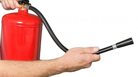 الطريقة الصحيحة لاستخدام طفاية الحريق