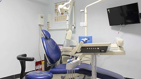 عيادة اسنان