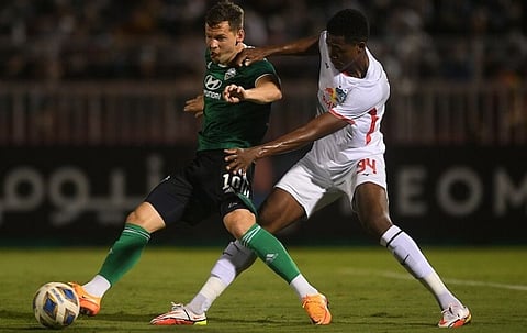 جيونبوك يحلّق بالصدارة