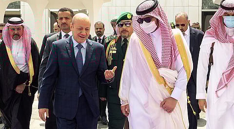 رئيس مجلس القيادة الرئاسي اليمني يغادر جدة