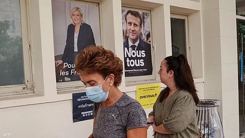 ناخبون يدلون بأصواتهم في انتخابات فرنسا الرئاسية