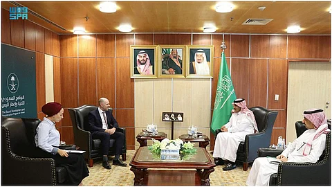 صورة من لقاء السفير اليمني في الرياض