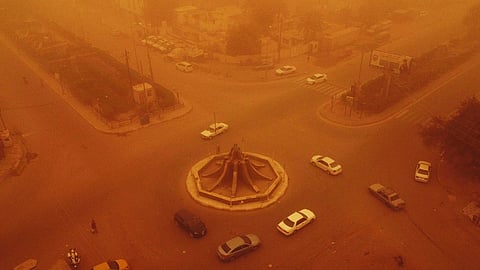 عاصفة ترابية تضرب العراق