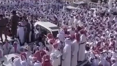 رفعت والدة القاتل محمد صالح أبوخشم الراية البيضاء لأهل الضحية
