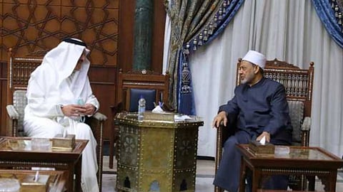 جانب من لقاء شيخ الأزهر وسفير المملكة
