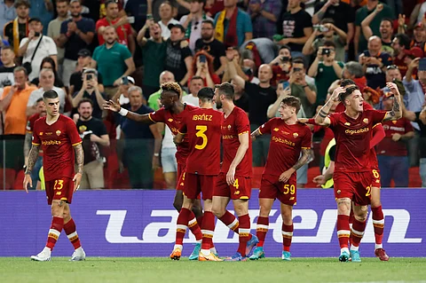 روما يفوز على فينورد بهدف نظيف ويتوج ببطولة دوري المؤتمر الأوروبي