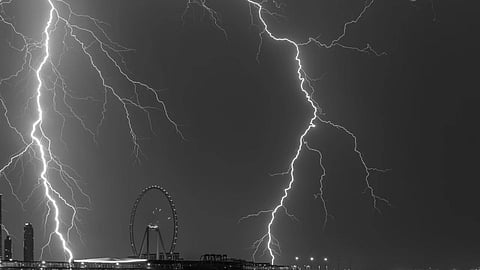 البرق في دبي