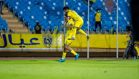 دين بروم يراهن على ورقة تاوامبا