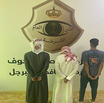شرطة طبرجل تضبط 3 مواطنين هدد أحدهم عاملًا بسلاح داخل مشروع زراعي