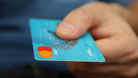 البطاقة الائتمانية