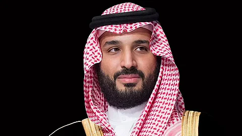 ولي العهد يتلقى اتصالًا هاتفيًّا من الرئيس الفرنسي
