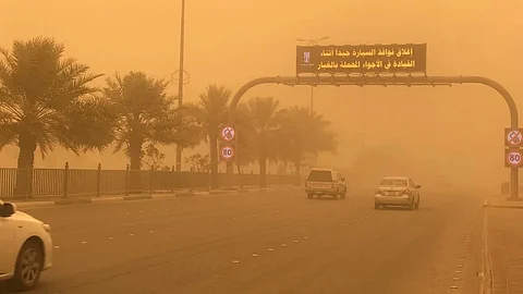 أتربة وغبار على شمال وشرق المملكة