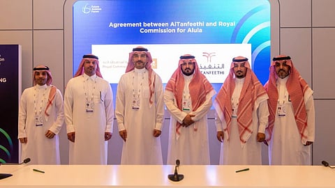 من توقيع مذكرتي تعاون لتطوير مطار العلا